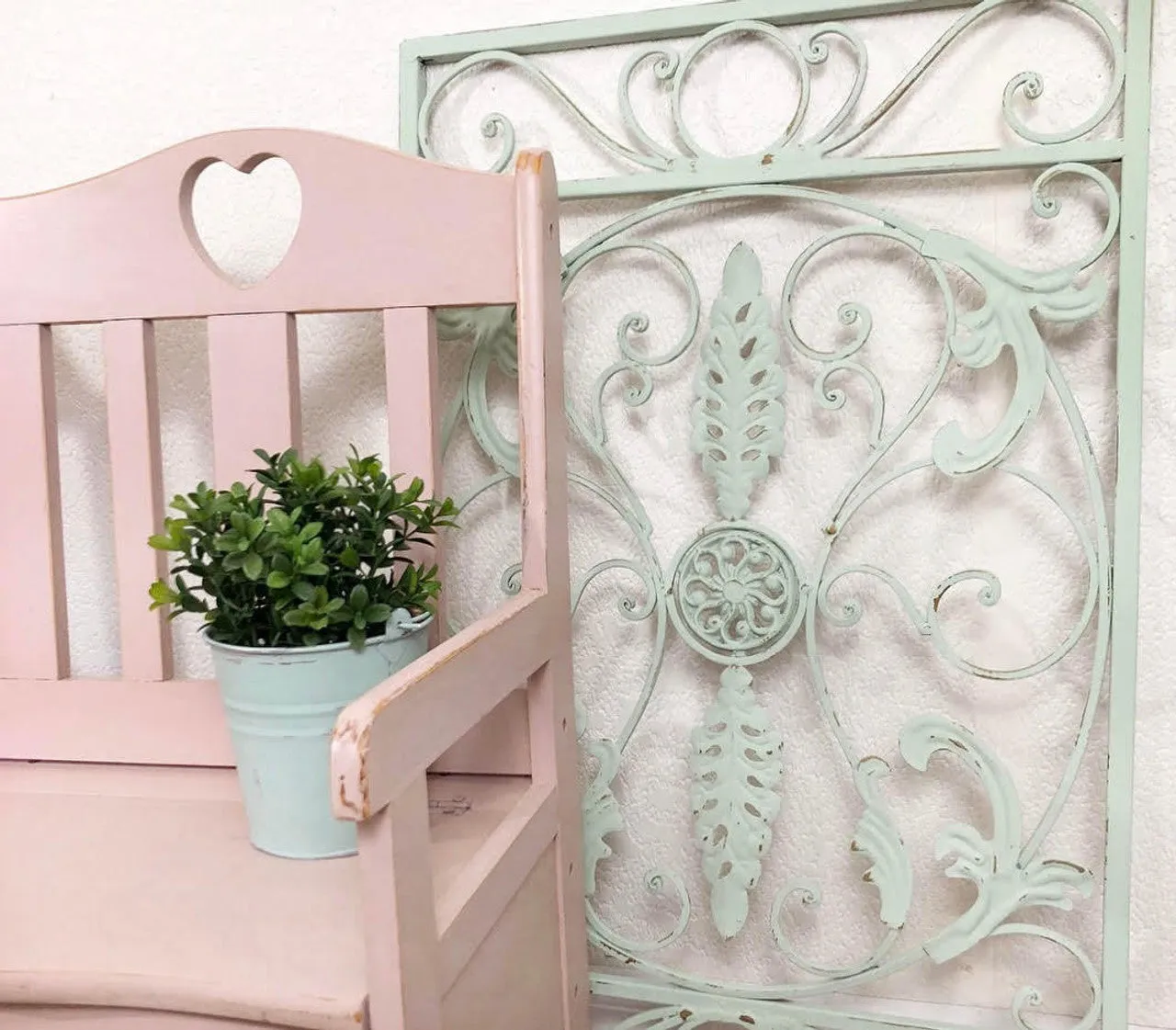 Dixie Belle Soft Pink  chalk mineral paint